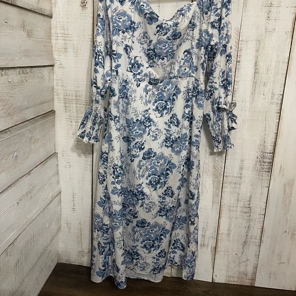 Women’s dress - Picture 2 of 3